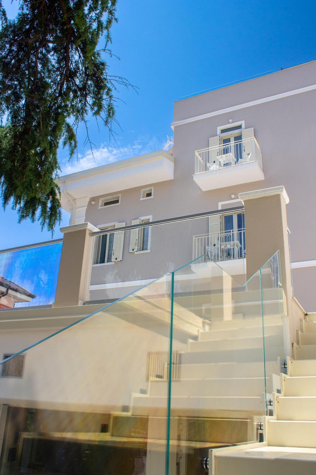 Doride Suites Boutique Hotel Marina Di Carrara Exteriör bild