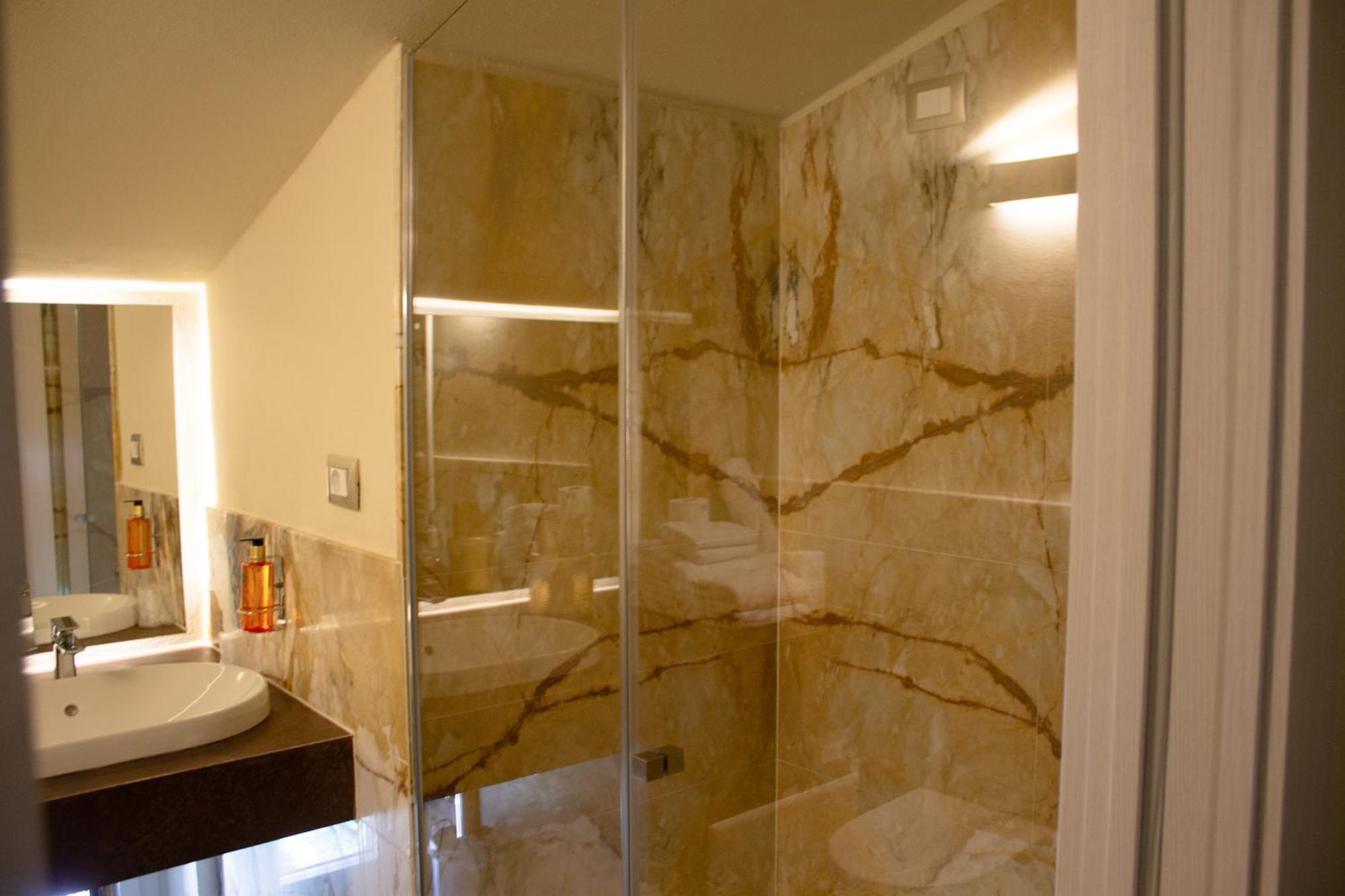 Doride Suites Boutique Hotel Marina Di Carrara Exteriör bild